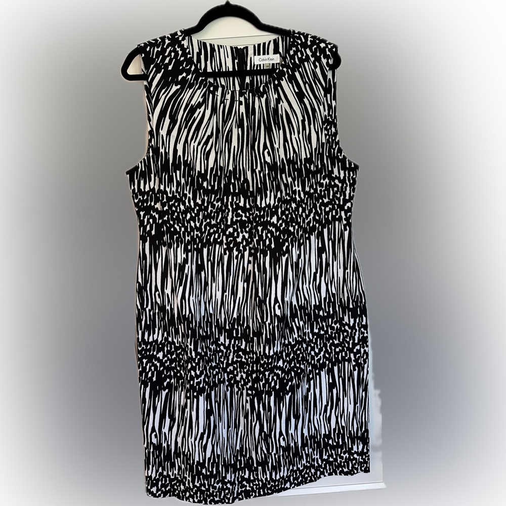 Calvin Klein Black & White Printed Linen Shift Dress